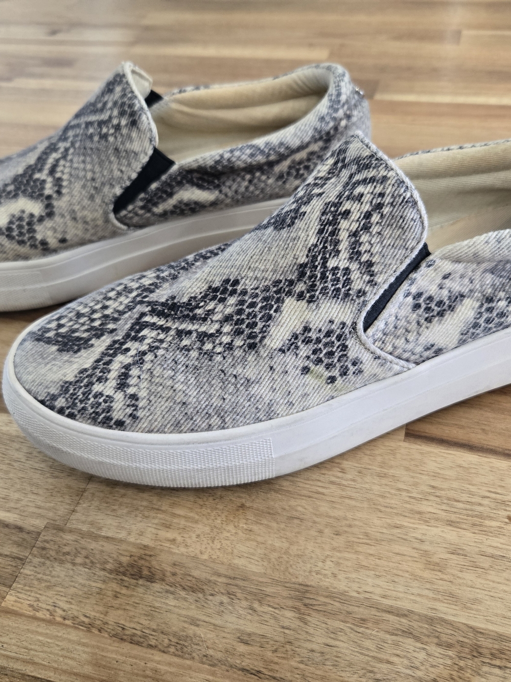 Steve Madden - Women’s Slip-On Sneakers in Snake Print